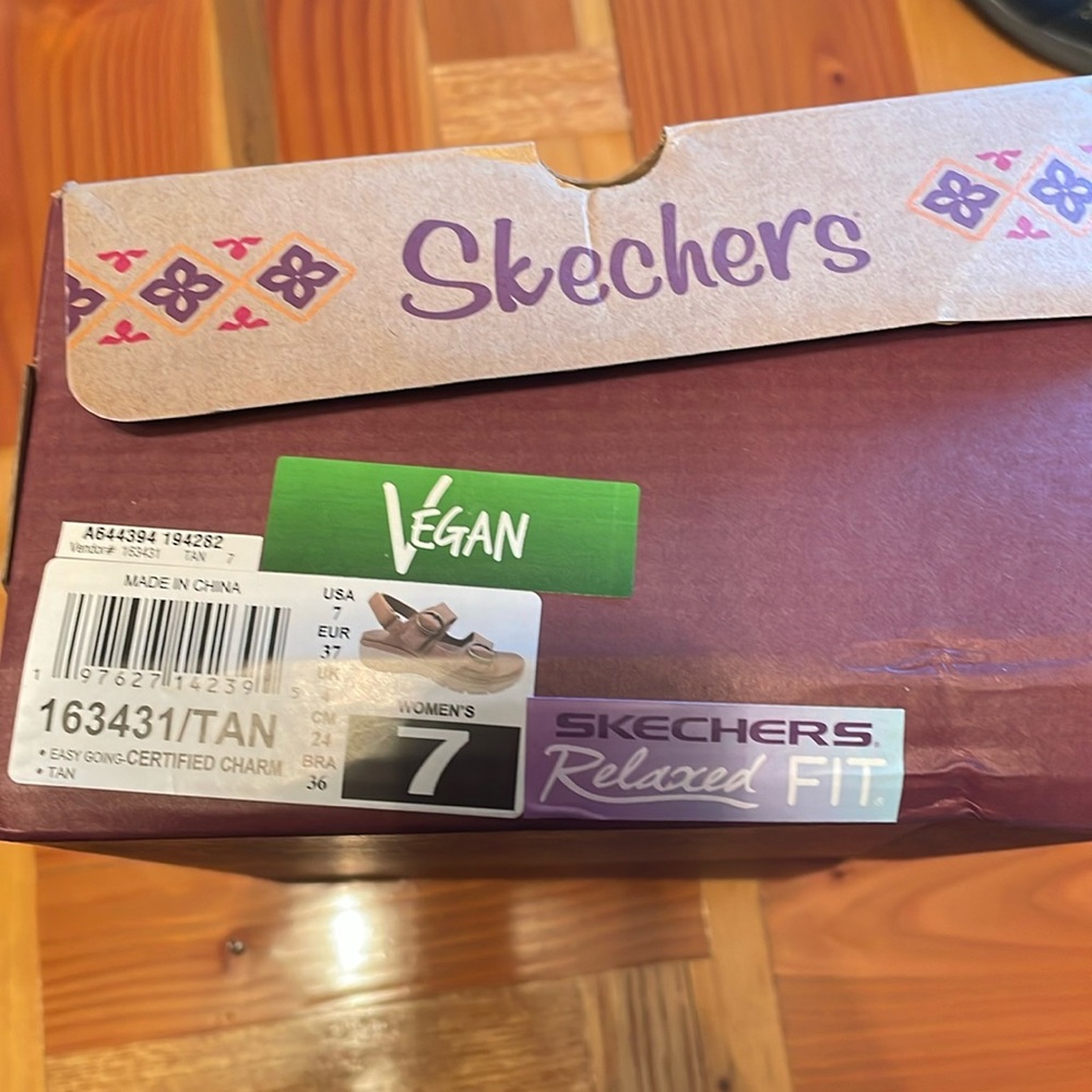 Skechers Yoga foam vegan sandals